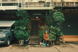 พาทุกหัวใจมาร่วมเคาท์ดาวน์ข้ามผ่านความเศร้า แล้วเริ่มต้นปีใหม่ด้วยความยินดี ในเพลง "Happy New Year" จากวง Only Monday