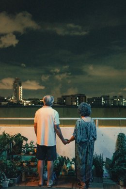 พาทุกหัวใจมาร่วมเคาท์ดาวน์ข้ามผ่านความเศร้า แล้วเริ่มต้นปีใหม่ด้วยความยินดี ในเพลง "Happy New Year" จากวง Only Monday