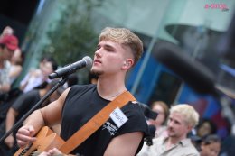 December 10 ทำใจละลาย ร้องสดกลางสยาม เสิร์ฟความน่ารักใน Meet & Greet อย่างใกล้ชิด ไลฟ์รายการ Thailand Music Countdown พร้อมเตรียมคอนเทนต์ในไทยให้ติดตามกันอีกเพียบ!