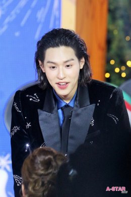 4EVE - Billkin พร้อมทัพคนดังแน่นลานเซ็นทรัลเวิลด์ ฉลองเปิดไฟต้นคริสต์มาสสูงที่สุดในเอเชียตะวันออกเฉียงใต้! กับงาน "Disney The Magical Stars 2026"