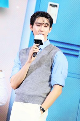  ES เปิดตัวเซรั่มบูสต์ผิว 3 สูตร พร้อมคว้า 'บุ๊ค-กษิดิ์เดช ปลูกผล'  นั่งแท่นพรีเซ็นเตอร์คนแรกของแบรนด์ เดินหน้าสร้างมาตรฐานใหม่ให้วงการ Medical Skincare ไทย  
