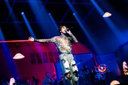 ETC ชวนมาแจม CONCERT ยกรายการขึ้นเวทีใหญ่! พา 5 ศิลปินสร้างปรากฏการณ์ดนตรีสุดวาไรตี้ เสิร์ฟโมเมนต์ทั้งหูเคลือบทอง ทั้งขนลุก แถมเสียงหัวเราะ ครบจบในงานเดียว!