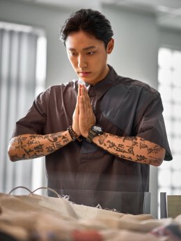 กร้าวใจด้วยรอยสัก อี โด-ฮยอน บทบาทใหม่ หมอผีบงกิล ใน EXHUMA ขุดมันขึ้นมาจากหลุม