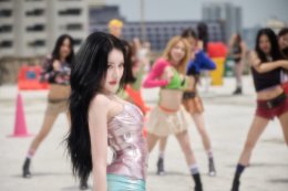 'KKB' กลับมากับความจี๊ด สุดแซ่บ ตามสไตล์สาว sassy girl กับซิงเกิลเพลงใหม่ "FAKE NEWS (หะ อะไรนะคะ?)" พร้อมเปลี่ยนเสื้อผ้า แบบจัดเต็มถึง 13 ลุค ในมิวสิควีดีโอ 