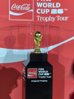 พีพี กฤษฏ์, บิวกิ้น และ PUN ร่วมฉลองโมเมนต์สุดพิเศษ FIFA World Cup Trophy Tour by Coca-Cola เยือนกรุงเทพฯ อย่างยิ่งใหญ่ ขนทัพ T-POP สุดปัง พร้อมโชว์โดรนสุดตระการตาเหนือแม่น้ำเจ้าพระยา เปลี่ยนไอคอนสยามให้เป็นมหกรรมแห่งดนตรี วัฒนธรรม และมนต์เสน่ห์ของฟุตบอล