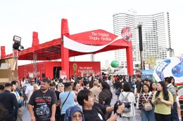 พีพี กฤษฏ์, บิวกิ้น และ PUN ร่วมฉลองโมเมนต์สุดพิเศษ FIFA World Cup Trophy Tour by Coca-Cola เยือนกรุงเทพฯ อย่างยิ่งใหญ่ ขนทัพ T-POP สุดปัง พร้อมโชว์โดรนสุดตระการตาเหนือแม่น้ำเจ้าพระยา เปลี่ยนไอคอนสยามให้เป็นมหกรรมแห่งดนตรี วัฒนธรรม และมนต์เสน่ห์ของฟุตบอล