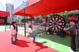พีพี กฤษฏ์, บิวกิ้น และ PUN ร่วมฉลองโมเมนต์สุดพิเศษ FIFA World Cup Trophy Tour by Coca-Cola เยือนกรุงเทพฯ อย่างยิ่งใหญ่ ขนทัพ T-POP สุดปัง พร้อมโชว์โดรนสุดตระการตาเหนือแม่น้ำเจ้าพระยา เปลี่ยนไอคอนสยามให้เป็นมหกรรมแห่งดนตรี วัฒนธรรม และมนต์เสน่ห์ของฟุตบอล