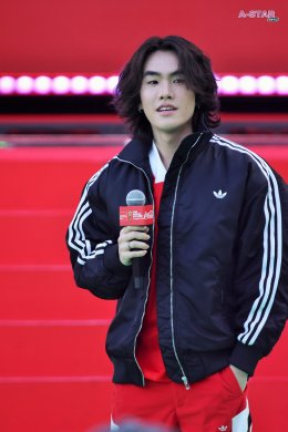 พีพี กฤษฏ์, บิวกิ้น และ PUN ร่วมฉลองโมเมนต์สุดพิเศษ FIFA World Cup Trophy Tour by Coca-Cola เยือนกรุงเทพฯ อย่างยิ่งใหญ่ ขนทัพ T-POP สุดปัง พร้อมโชว์โดรนสุดตระการตาเหนือแม่น้ำเจ้าพระยา เปลี่ยนไอคอนสยามให้เป็นมหกรรมแห่งดนตรี วัฒนธรรม และมนต์เสน่ห์ของฟุตบอล