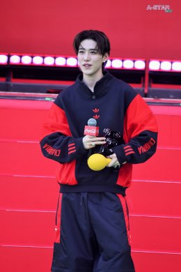 พีพี กฤษฏ์, บิวกิ้น และ PUN ร่วมฉลองโมเมนต์สุดพิเศษ FIFA World Cup Trophy Tour by Coca-Cola เยือนกรุงเทพฯ อย่างยิ่งใหญ่ ขนทัพ T-POP สุดปัง พร้อมโชว์โดรนสุดตระการตาเหนือแม่น้ำเจ้าพระยา เปลี่ยนไอคอนสยามให้เป็นมหกรรมแห่งดนตรี วัฒนธรรม และมนต์เสน่ห์ของฟุตบอล