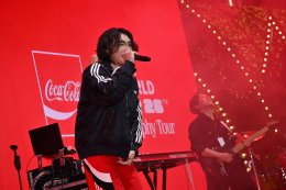 พีพี กฤษฏ์, บิวกิ้น และ PUN ร่วมฉลองโมเมนต์สุดพิเศษ FIFA World Cup Trophy Tour by Coca-Cola เยือนกรุงเทพฯ อย่างยิ่งใหญ่ ขนทัพ T-POP สุดปัง พร้อมโชว์โดรนสุดตระการตาเหนือแม่น้ำเจ้าพระยา เปลี่ยนไอคอนสยามให้เป็นมหกรรมแห่งดนตรี วัฒนธรรม และมนต์เสน่ห์ของฟุตบอล