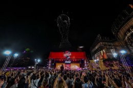 พีพี กฤษฏ์, บิวกิ้น และ PUN ร่วมฉลองโมเมนต์สุดพิเศษ FIFA World Cup Trophy Tour by Coca-Cola เยือนกรุงเทพฯ อย่างยิ่งใหญ่ ขนทัพ T-POP สุดปัง พร้อมโชว์โดรนสุดตระการตาเหนือแม่น้ำเจ้าพระยา เปลี่ยนไอคอนสยามให้เป็นมหกรรมแห่งดนตรี วัฒนธรรม และมนต์เสน่ห์ของฟุตบอล