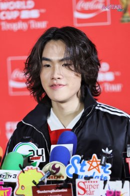 พีพี กฤษฏ์, บิวกิ้น และ PUN ร่วมฉลองโมเมนต์สุดพิเศษ FIFA World Cup Trophy Tour by Coca-Cola เยือนกรุงเทพฯ อย่างยิ่งใหญ่ ขนทัพ T-POP สุดปัง พร้อมโชว์โดรนสุดตระการตาเหนือแม่น้ำเจ้าพระยา เปลี่ยนไอคอนสยามให้เป็นมหกรรมแห่งดนตรี วัฒนธรรม และมนต์เสน่ห์ของฟุตบอล