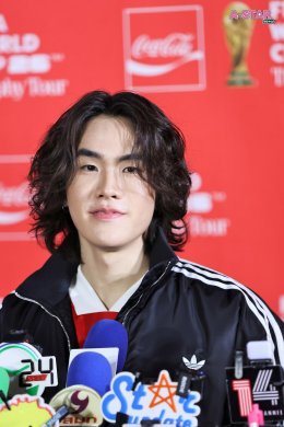 พีพี กฤษฏ์, บิวกิ้น และ PUN ร่วมฉลองโมเมนต์สุดพิเศษ FIFA World Cup Trophy Tour by Coca-Cola เยือนกรุงเทพฯ อย่างยิ่งใหญ่ ขนทัพ T-POP สุดปัง พร้อมโชว์โดรนสุดตระการตาเหนือแม่น้ำเจ้าพระยา เปลี่ยนไอคอนสยามให้เป็นมหกรรมแห่งดนตรี วัฒนธรรม และมนต์เสน่ห์ของฟุตบอล