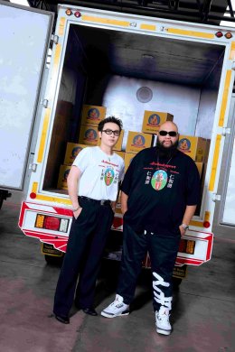 FAT & FURIOUS x เด็กสมบูรณ์ เมื่อแบรนด์เสื้อผ้าสตรีทแฟชั่น เจอกับซอสปรุงรสในตำนาน การคอลแลปสุดครีเอทจึงบังเกิด!