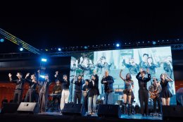 ดอกกระเจียวบานแล้วทั่วไทย! ก้อง ห้วยไร่ ส่งเพลงขึ้นอันดับ #1 ใน YouTube Music Chart Thailand และมียอดดูเกิน 1 ล้านวิว หลังปล่อยเพียง 17 ชั่วโมง