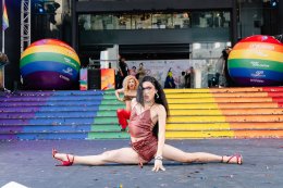 นึกว่า FLO บุกกรุงเทพฯ! เต้น "Leak It" ใส่สุดทุกท่ากลางสยาม เหล่า Drag Queens เอาใจแฟนคลับแบบเริ่ดๆ ในงาน Bangkok Pride Parade 2026