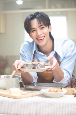 'ฟลุ๊คจ์ พงศภัทร' หนุ่มลักยิ้มหน้าใส  หันคว้าไมค์  ส่งซิงเกิลแรก "จะให้ไปรักใคร (Better With You)" อ้อนแฟนๆ 