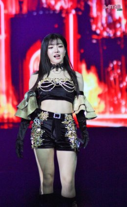 "เจนนิษฐ-แก้ว-น้ำหนึ่ง-เนย-โมบายล์-ปูเป้-ตาหวาน-เจน" จัดเต็มสตรีม โชว์ความแซ่บ ในงาน "GLOW UP GLAM UP CONCERT"