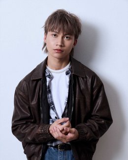 GOODMOOD ศิลปินน้องใหม่ล่าสุดจากค่าย genie records เปิดตัวซิงเกิลแรก "ปล่อยให้ฉันร้องไป" ให้น้ำตาพูดแทนความเจ็บปวด ดึง อะตอม VIIS ร่วมถ่ายทอด