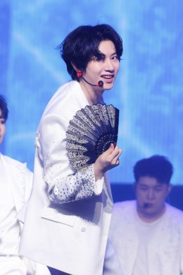 SUPER JUNIOR ตำนานที่ยังคงสร้างตำนานอันยิ่งใหญ่ต่อไป โชว์สุดยอดการแสดงฉลองครบรอบ 20 ปี <SUPER SHOW 10> บัตรหมดทั้ง 2 รอบ รวมผู้ชมกว่า 22,000 คน ครองบัลลังก์ศิลปินเกาหลีวงแรกที่สามารถจัดคอนเสิร์ตในประเทศไทยได้ติดต่อกันเป็นครั้งที่ 10!