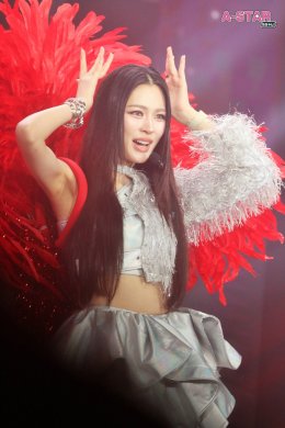 รักล้นอิมแพ็ค! 'หลิง-ออม' ทำฮอลล์กลายเป็นสีชมพู พร้อมขึ้นแท่นประวัติศาสตร์ครั้งใหม่ของคู่แซฟฟิกแห่งปี!! ใน "HER & HERS LINGORM 1st FANCON" 