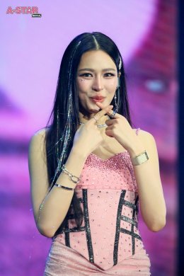 รักล้นอิมแพ็ค! 'หลิง-ออม' ทำฮอลล์กลายเป็นสีชมพู พร้อมขึ้นแท่นประวัติศาสตร์ครั้งใหม่ของคู่แซฟฟิกแห่งปี!! ใน "HER & HERS LINGORM 1st FANCON" 