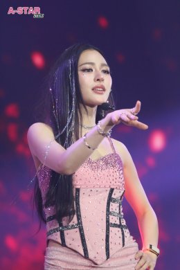 รักล้นอิมแพ็ค! 'หลิง-ออม' ทำฮอลล์กลายเป็นสีชมพู พร้อมขึ้นแท่นประวัติศาสตร์ครั้งใหม่ของคู่แซฟฟิกแห่งปี!! ใน "HER & HERS LINGORM 1st FANCON" 