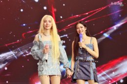 รักล้นอิมแพ็ค! 'หลิง-ออม' ทำฮอลล์กลายเป็นสีชมพู พร้อมขึ้นแท่นประวัติศาสตร์ครั้งใหม่ของคู่แซฟฟิกแห่งปี!! ใน "HER & HERS LINGORM 1st FANCON" 