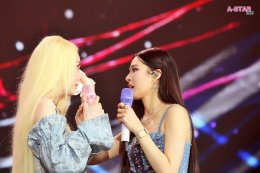 รักล้นอิมแพ็ค! 'หลิง-ออม' ทำฮอลล์กลายเป็นสีชมพู พร้อมขึ้นแท่นประวัติศาสตร์ครั้งใหม่ของคู่แซฟฟิกแห่งปี!! ใน "HER & HERS LINGORM 1st FANCON" 