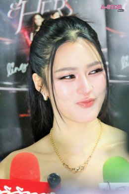 รักล้นอิมแพ็ค! 'หลิง-ออม' ทำฮอลล์กลายเป็นสีชมพู พร้อมขึ้นแท่นประวัติศาสตร์ครั้งใหม่ของคู่แซฟฟิกแห่งปี!! ใน "HER & HERS LINGORM 1st FANCON" 