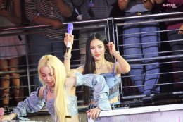 รักล้นอิมแพ็ค! 'หลิง-ออม' ทำฮอลล์กลายเป็นสีชมพู พร้อมขึ้นแท่นประวัติศาสตร์ครั้งใหม่ของคู่แซฟฟิกแห่งปี!! ใน "HER & HERS LINGORM 1st FANCON" 