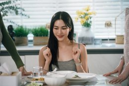 'กิ๊ก สุวัจนี' เปิดครัวดวลเสน่ห์ปลายจวัก 'ออม กรณ์นภัส' ชิงตำแหน่งคนโปรดของ 'หลิงหลิง คอง' ใน "วาดฝันวันวิวาห์"