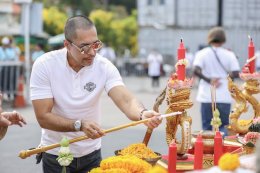 เก้า-พีพี-แอน นำทีม บวงสรวงเปิดกล้องภาพยนตร์ ตาม - Follow เตรียมลงจอสั่นประสาท 26 กันยายนนี้