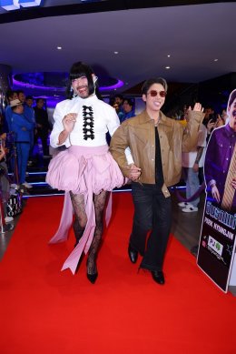 'อี๊ด โปงลางสะออน' ขนทัพนักแสดงจัดรอบกาล่า "อีแหล่ แอรี่ เกาหลี โอปป้า" เตรียมโอบกอดหัวในคนไกลบ้าน ก่อนลงจอ 26 มีนาคมนี้