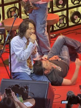 จิ้นไม่ไหว! น้าเน็ก - น้องหนึ่ง ETC. "นอนหนุนตัก" ทำแฟนๆ แห่แซวคู่จิ้นคู่ใหม่ แชร์คลิปกระจาย