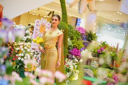 'ศรีริต้า เจนเซ่น ณรงค์เดช' ชวนสัมผัสมนต์เสน่ห์มหัศจรรย์สวนดอกไม้ 1 ล้านดอก 100 สายพันธุ์ พร้อมชวนเช็กอิน "วันแม่" ที่เดอะมอลล์ไลฟ์สโตร์ บางแค