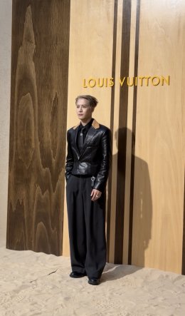 หล่อกร้าวใจ! ประมวลภาพ Jackson Wang ร่วมชมโชว์ Louis Vuitton Mens Spring-Summer 2027 ณ ปารีส กับการปรากฏตัวครั้งที่ 8 ในฐานะ Brand Ambassador