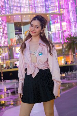 “วี-วิโอเลต วอเทียร์” ทุ่มสุดตัว จัดเต็มรถแห่รอบใจกลางกรุง อุ่นเครื่องแฟนเพลง ก่อนเปิดขายบัตรวันแรก! The Concert presents วิโอเลต วอเทียร์ “YOU BETTER LOVE ME CONCERT” ซื้อบัตร 6 พ.ค. นี้ !!!