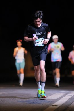 ธีสิสก็ต้องทำ ฮาล์ฟก็ต้องวิ่ง! 'มังกร วง Yes Indeed' ใจเกินร้อย ซ้อมน้อยแต่ปังมาก!