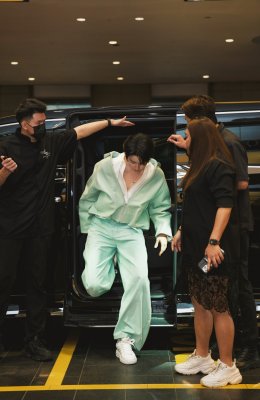 ซุปตาร์ห้างแตก! 'ไมค์ พิรัชต์' บินลัดฟ้าออกอีเวนต์ที่มาเลเซีย  แฟนคลับต้อนรับล้น Pavilion KL