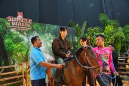 "หยิ่น- วอร์" ชวนท่องโลกมหัศจรรย์ แดนสัตว์แปลกพิศวง ในงาน "THE MALL LIFESTORE JUNGLE WALK 2025" เรียนรู้วิถีชีวิตสัตว์แปลกหาชมยากกว่า 300 ชีวิต