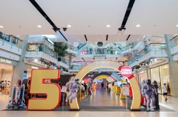 PAPER PLANES - โจอี้ แท็กทีมกองทัพศิลปิน มอบความสุขเกินพิกัด ในงาน “PIRIYAPUL 50th Anniversary JOURNEY TO THE UNIVERSE” งานฉลองครบรอบ 50 ปี “พิริยพูล” จัดเต็ม 3 วัน ครบรสความบันเทิง ชิม ชม ช็อป