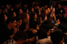 "ด้วยรักและเพลงเศร้า" Live Session พิเศษจาก โจอี้ ภูวศิษฐ์ ชวนแฟนคลับร่วมโอบกอดความเสียใจอย่างอ่อนโยน