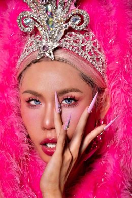 JRBUBBLEGUM ดึง อ๊อฟ สุรพล และ บิว จิตรฉรีญา ปล่อยซิงเกิล "กลับบ้าน" ถ่ายทอดมุมมองของเทศกาลสงกรานต์อีกด้านที่เงียบลง ผ่านเสียงหมอลำซิ่งที่ปลอบโยนหัวใจ