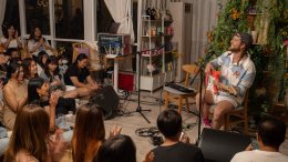 Johnny Stimson เจ้าของเพลงฮิตที่ถูกนำมาใช้เป็นเพลงประกอบ Reels ตามโซเชียลอย่างแพร่หลายกลับมาพร้อมกับอัลบั้มใหม่ “Johnny’s World” และเยือนประเทศไทยพบปะแฟนๆ อย่างใกล้ชิด