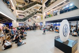 วินาทีประวัติศาสตร์ในงาน "KATSEYE 1st Flash Mob in Thailand" กับปรากฏการณ์การรวมตัว EYEKONS ชาวไทยครั้งแรก