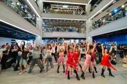 วินาทีประวัติศาสตร์ในงาน "KATSEYE 1st Flash Mob in Thailand" กับปรากฏการณ์การรวมตัว EYEKONS ชาวไทยครั้งแรก