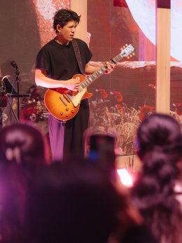 KLEAR จัดเเฟนมีต เสิร์ฟเพลง B SIDE แบบจุกๆ พร้อมโชว์เพลงใหม่ "ไม่เจ็บเลยสักวัน" ครั้งแรกในโลก ก่อนปล่อยจริง 4 มิ.ย. นี้