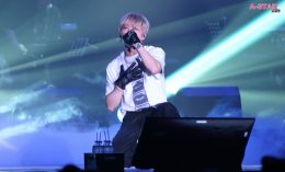 ดอกบัวชาบูบอสแจ! 'คิม แจจุง' สวมวิญญาณ Rock Star สุดเท่ เสิร์ฟเพอร์ฟอร์มสุดกร้าวใจพร้อมไลฟ์แบนด์ ใน "2025 KIM JAEJOONG ASIA TOUR CONCERT Beauty in Chaos in BANGKOK"
