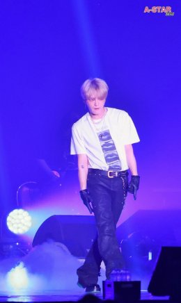 ดอกบัวชาบูบอสแจ! 'คิม แจจุง' สวมวิญญาณ Rock Star สุดเท่ เสิร์ฟเพอร์ฟอร์มสุดกร้าวใจพร้อมไลฟ์แบนด์ ใน "2025 KIM JAEJOONG ASIA TOUR CONCERT Beauty in Chaos in BANGKOK"